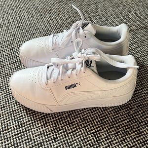 Puma Carina Leather Sneaker White size 6